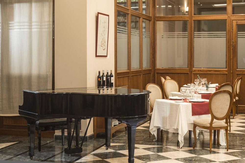 Exe Alfonso Viii Hotel 4*