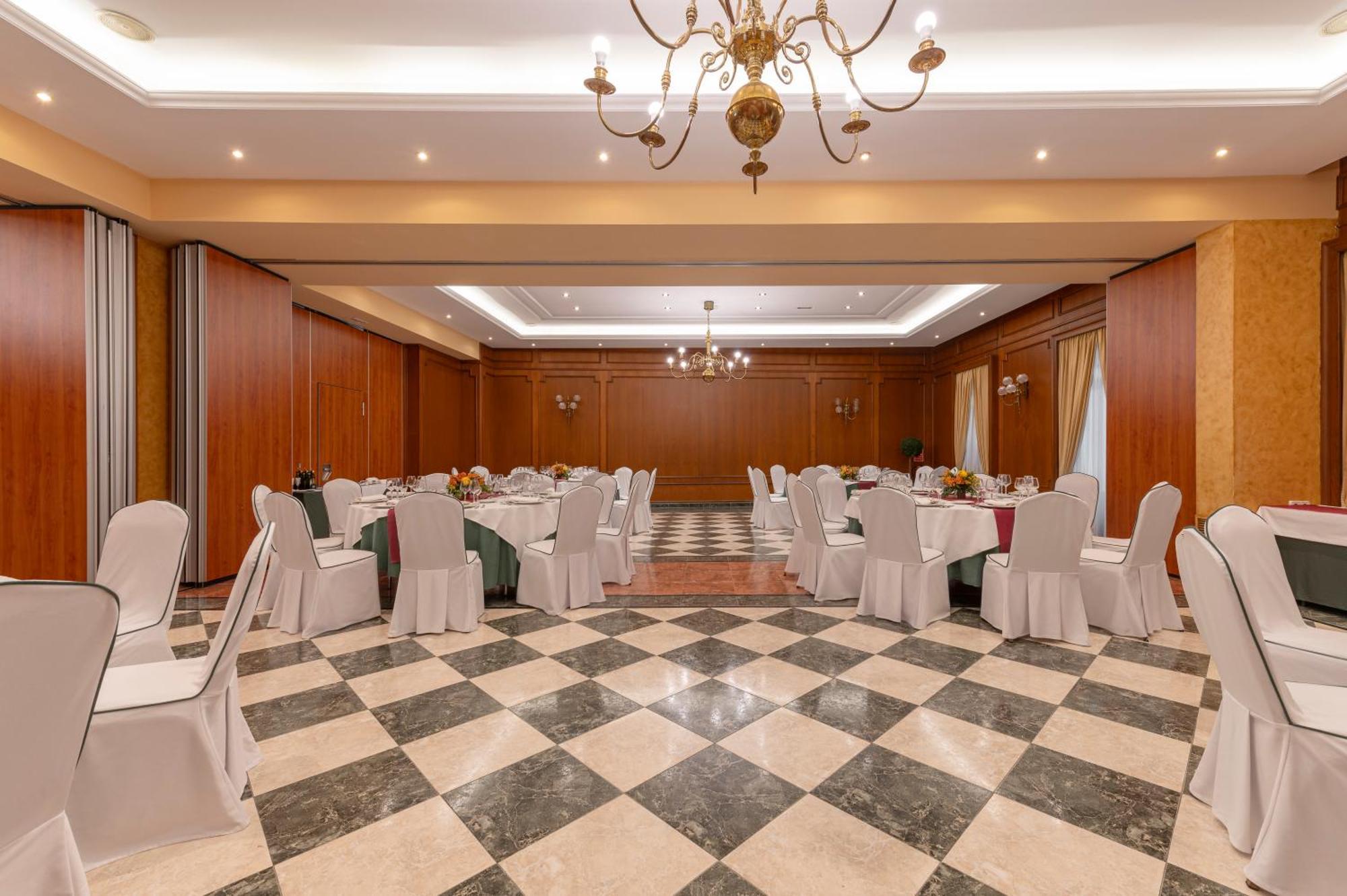 Exe Alfonso Viii Hotel